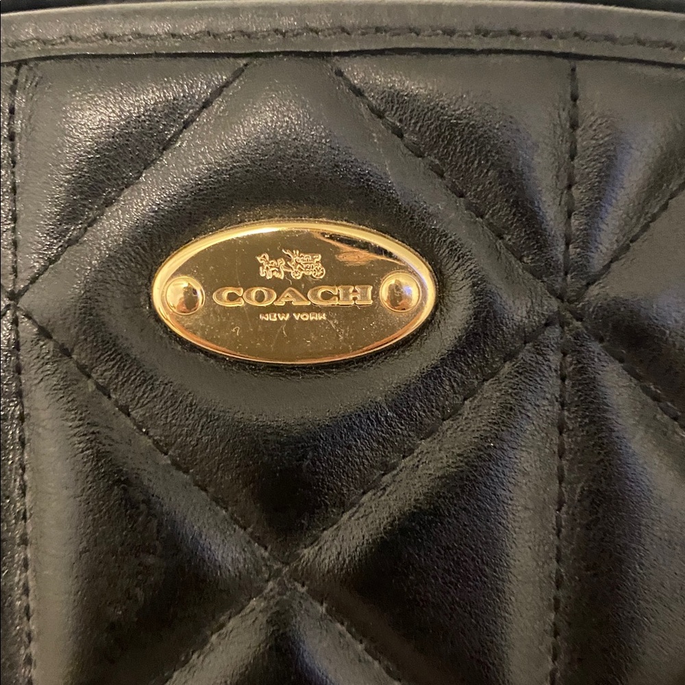Coach Leather  Black Handbag in nice condition, no damage - Picture 2 of 10